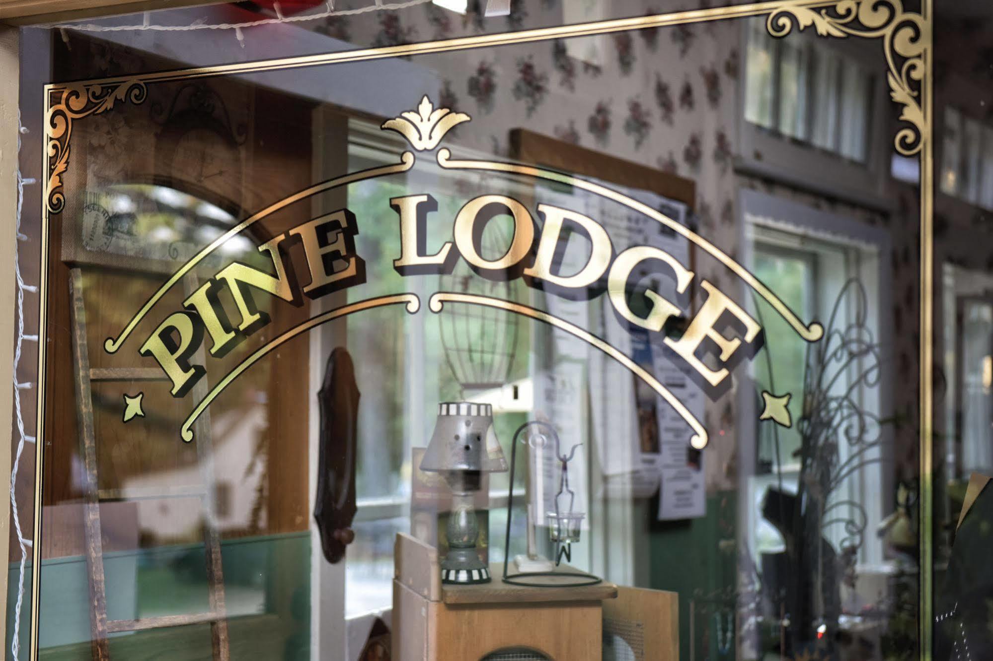Pine Lodge Bristol Exterior photo